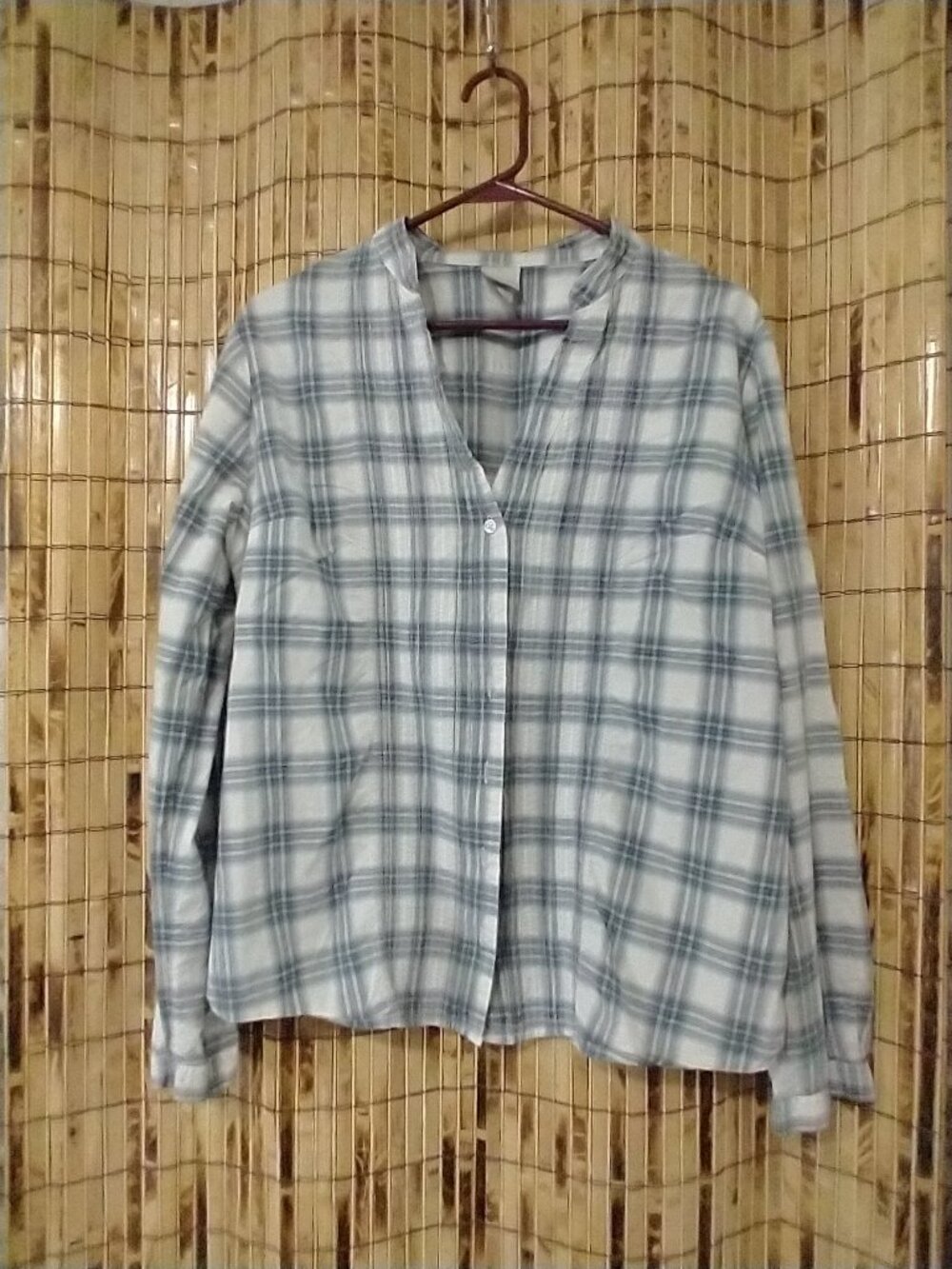 Merona Womens Blue White Plaid Long Sleeve VNeck Button Down Shirt Size L